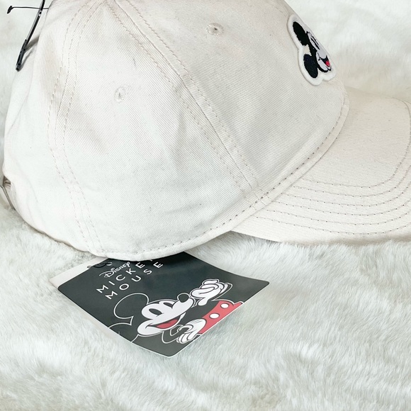 New w/tag DISNEY’S MICKEY MOUSE UNISEX HAT Cream with Mickey on front Adjustable - Picture 3 of 6